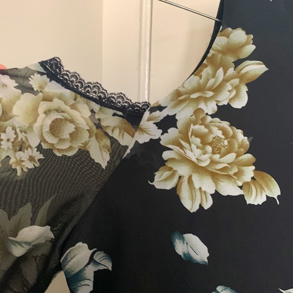 Boohoo Cold Shoulder Long Sleeve Floral Blouse - Picture 2 of 3